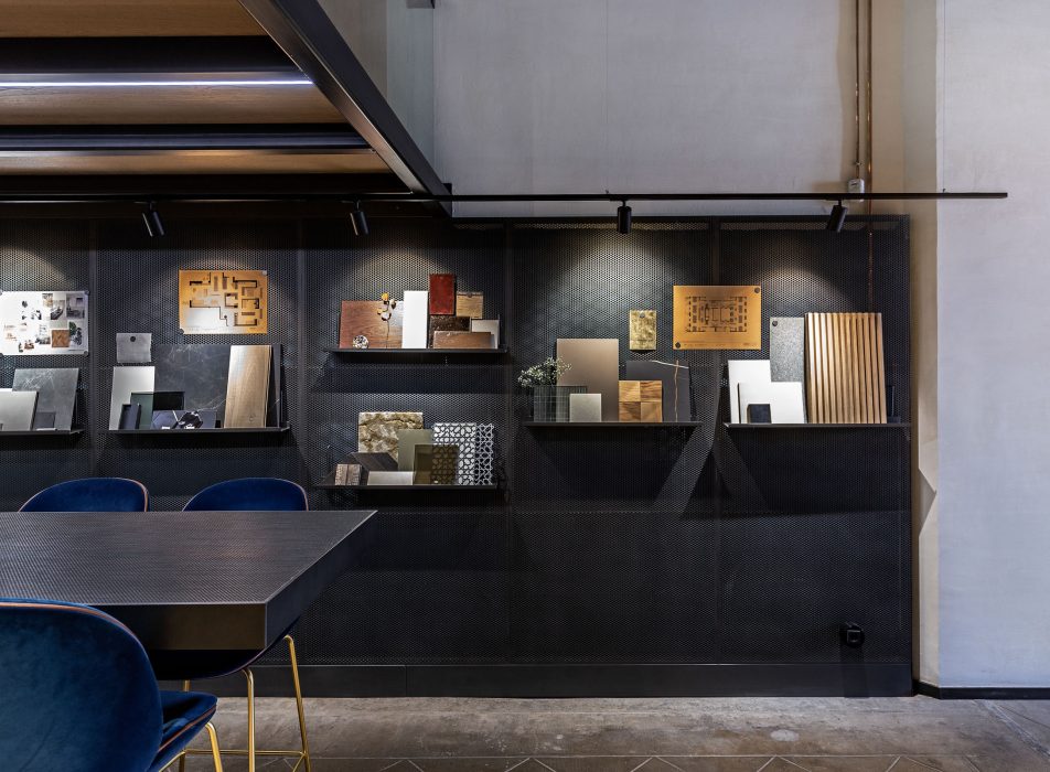 Escritorio con estantería colgante - Industrial - Bedroom - Barcelona - by  Coblonal Interiorismo